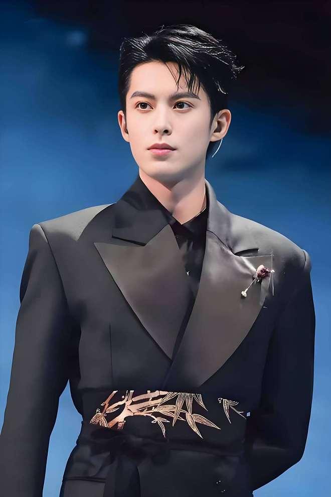 王鹤棣娱乐吃瓜,揭秘明星幕后趣事