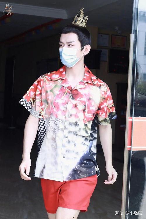 娱乐吃瓜酱衣服尺寸多大,揭秘明星衣橱，揭秘衣服尺寸之谜